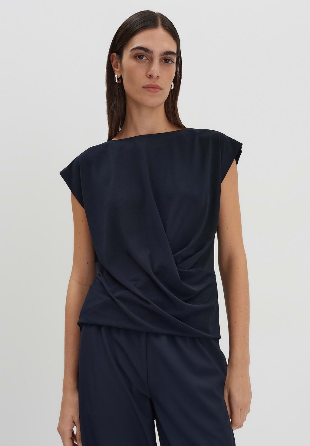 Базовая футболка LOOSE FIT someday., темно-синий
Базовая футболка LOOSE FIT someday., темно-синий