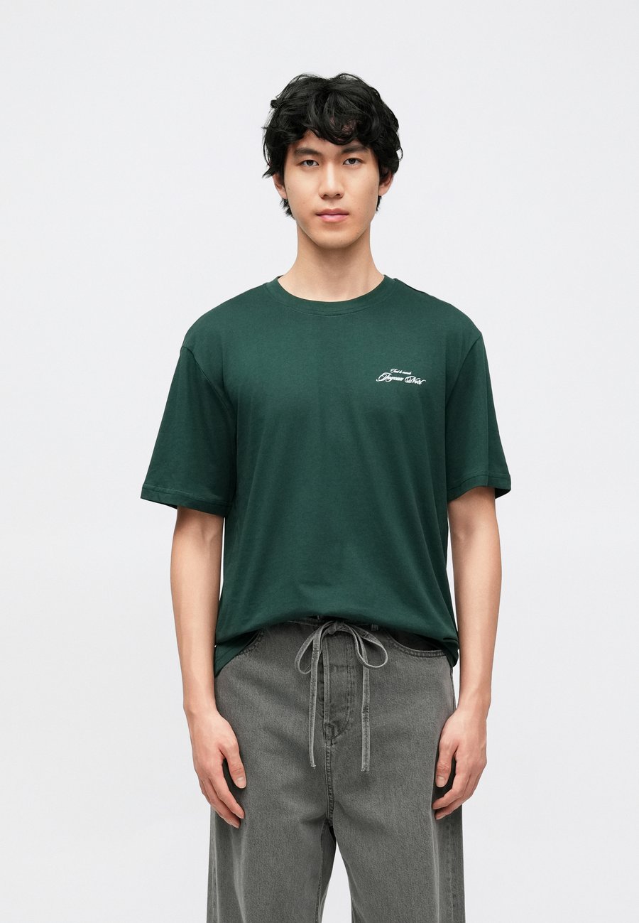 Футболка Only & Sons ONSCIFF XMAS TEE, Pine Grove/Dark Green, Зеленый, Футболка Only & Sons ONSCIFF XMAS TEE, Pine Grove/Dark Green
Футболка Only & Sons ONSCIFF XMAS TEE, Pine Grove/Dark Green, Зеленый, Футболка Only & Sons ONSCIFF XMAS TEE, Pine Grove/Dark Green