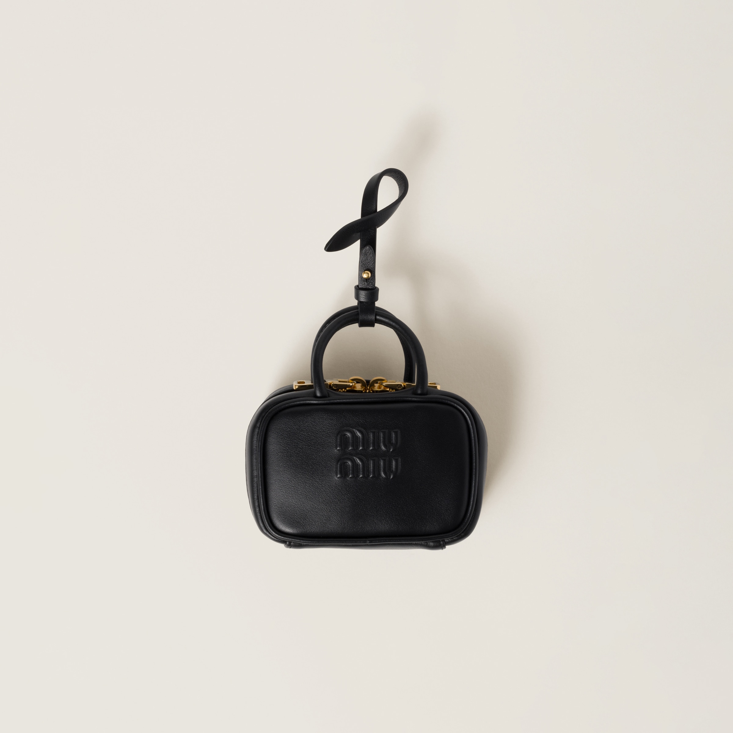 Микросумка beau из кожи MIU MIU, черный
Микросумка beau из кожи MIU MIU, черный