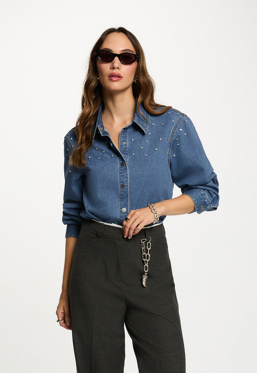 Блуза Morgan CROPPED WITH STUDS, Denim Stone/Blue Denim
Блуза Morgan CROPPED WITH STUDS, Denim Stone/Blue Denim