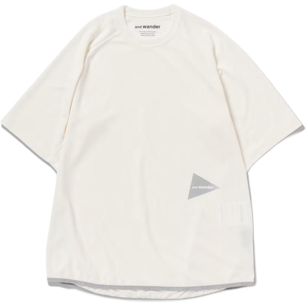 Футболка с логотипом And Wander, черная 
Футболка с логотипом And Wander, черная