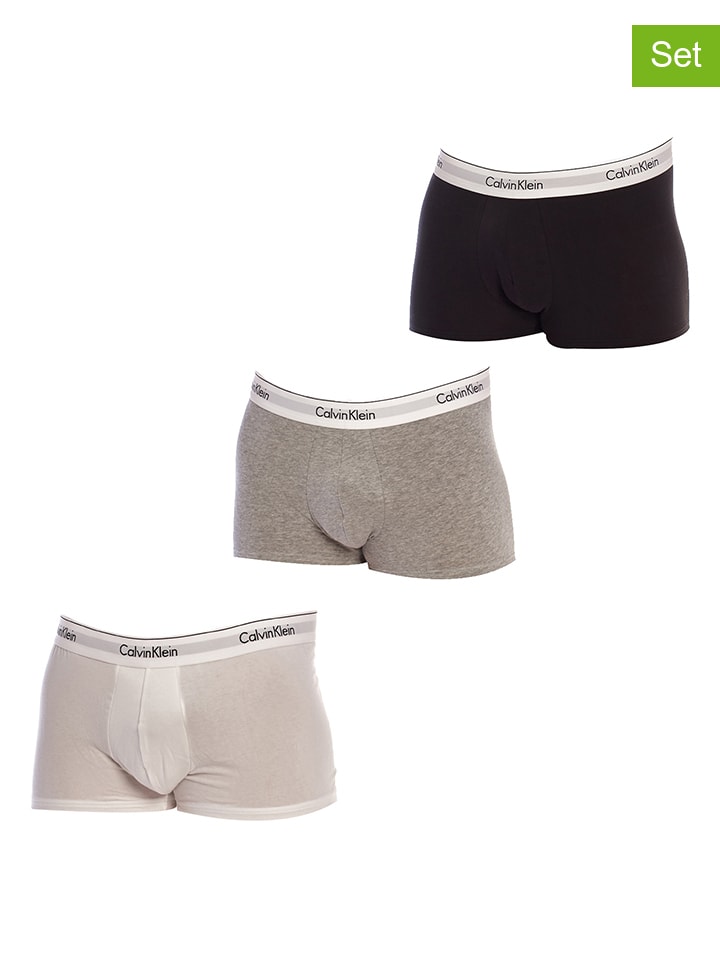 CALVIN KLEIN UNDERWEAR Комплект из 3 штук: боксерские шорты белого, серого и черного цвета
CALVIN KLEIN UNDERWEAR Комплект из 3 штук: боксерские шорты белого, серого и черного цвета