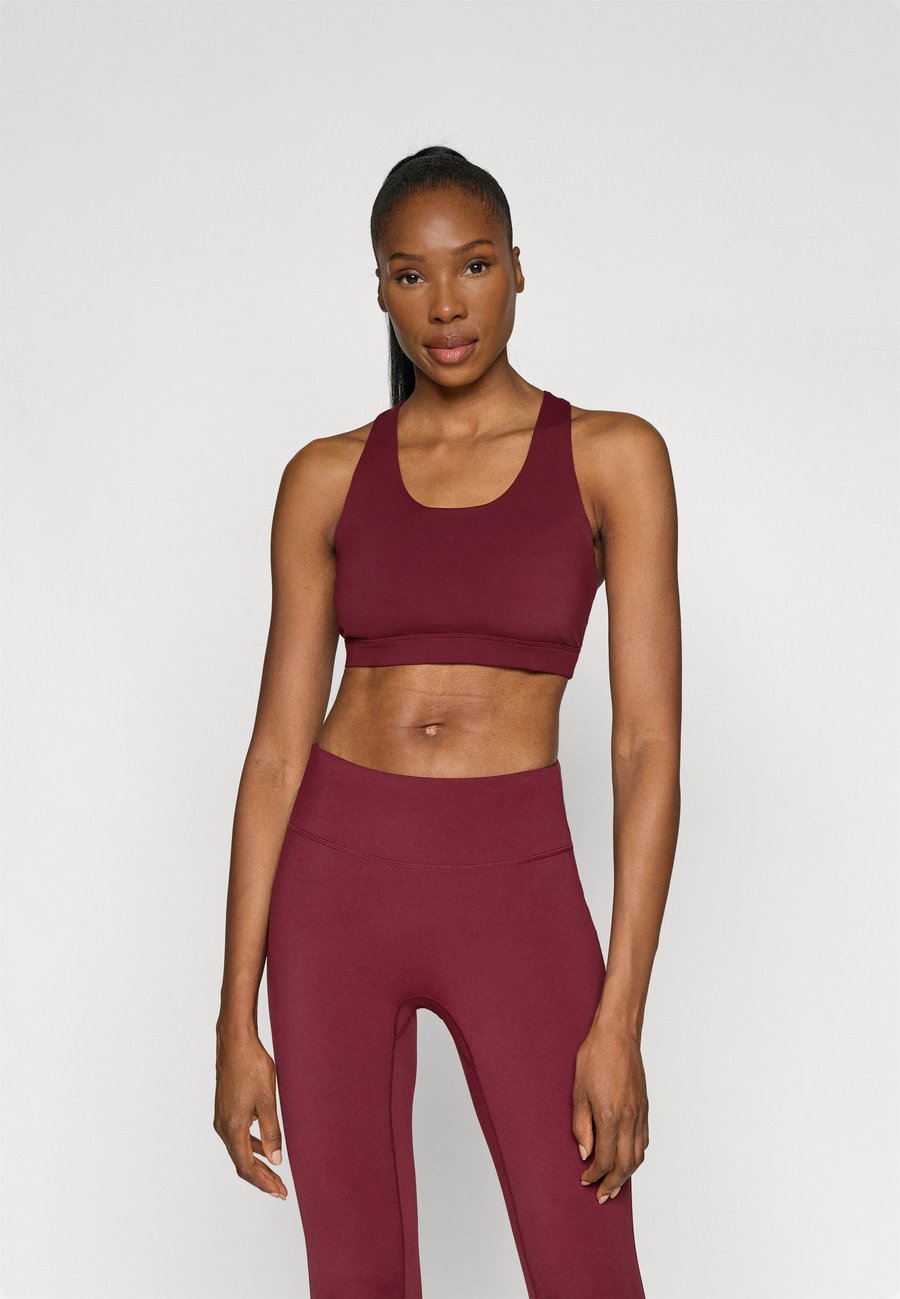 Бюстгальтер Ted Baker Sports IVY, Tawny Port/Bordeaux
Бюстгальтер Ted Baker Sports IVY, Tawny Port/Bordeaux