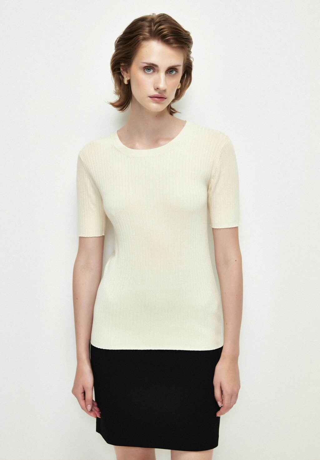 Футболка базовая SHORT SLEEVE adL, цвет vanilla
Футболка базовая SHORT SLEEVE adL, цвет vanilla