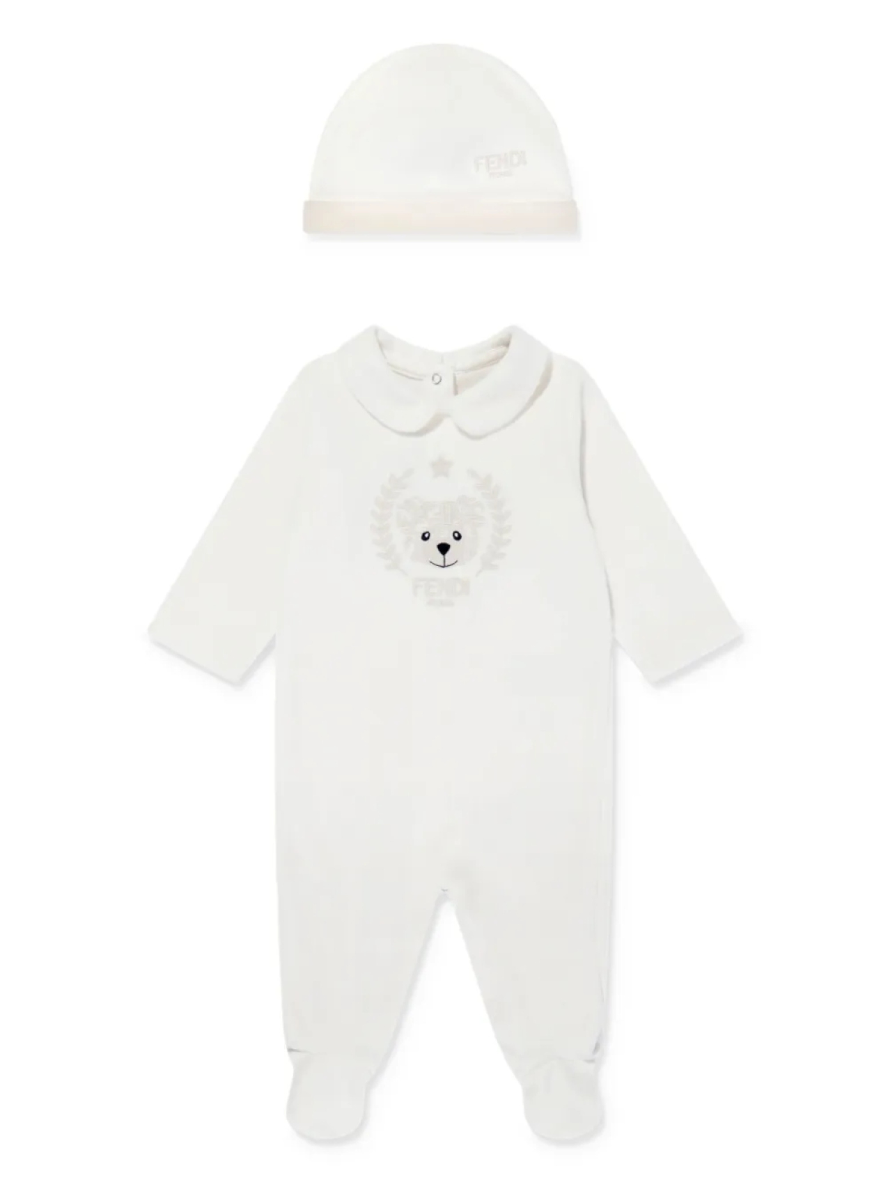 Комплект для новорожденного с вышивкой Fendi Kids, белый
Комплект для новорожденного с вышивкой Fendi Kids, белый