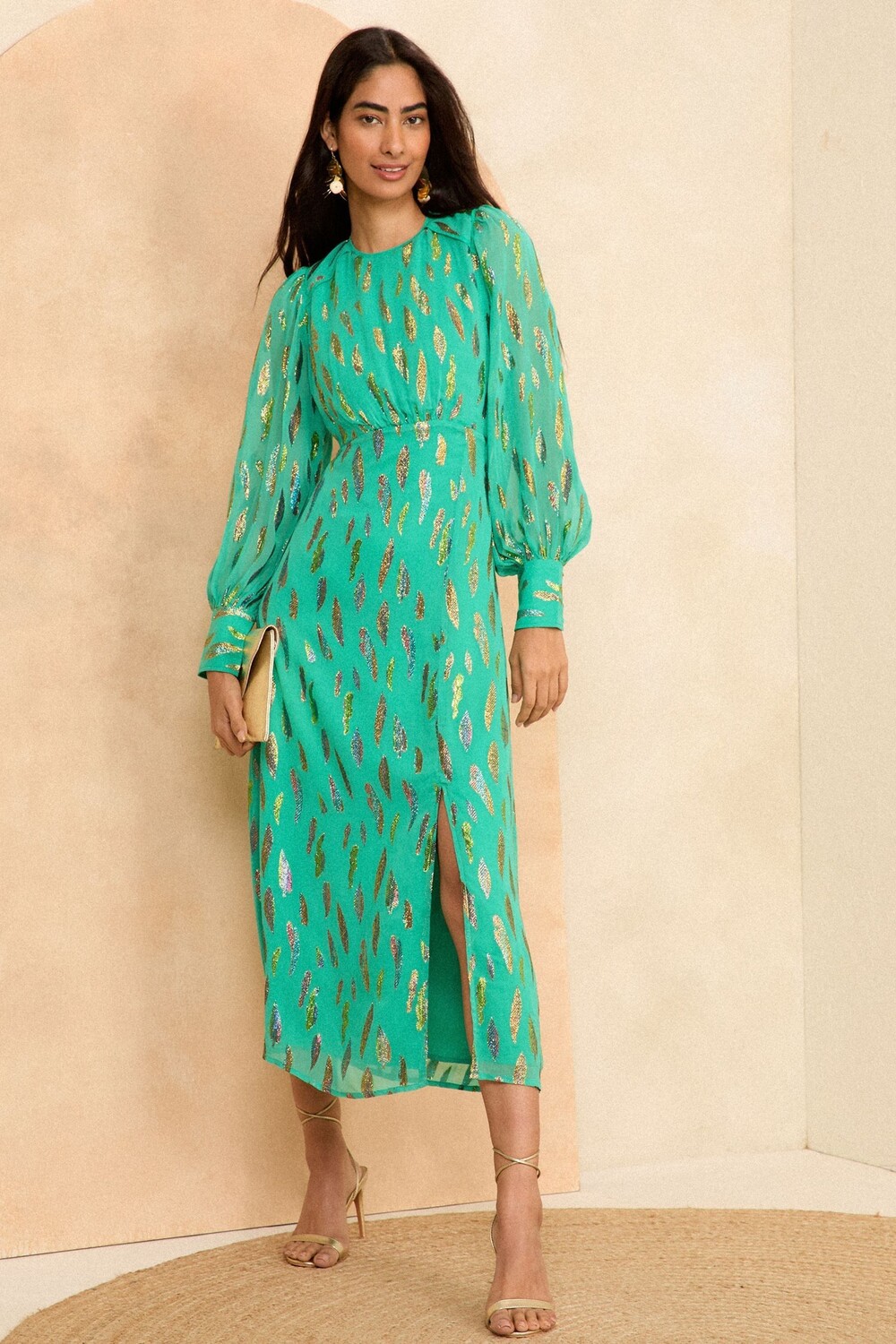 Платье миди с длинными рукавами и круглым вырезом цвета металлик Love & Roses, зеленый
Платье миди с длинными рукавами и круглым вырезом цвета металлик Love & Roses, зеленый