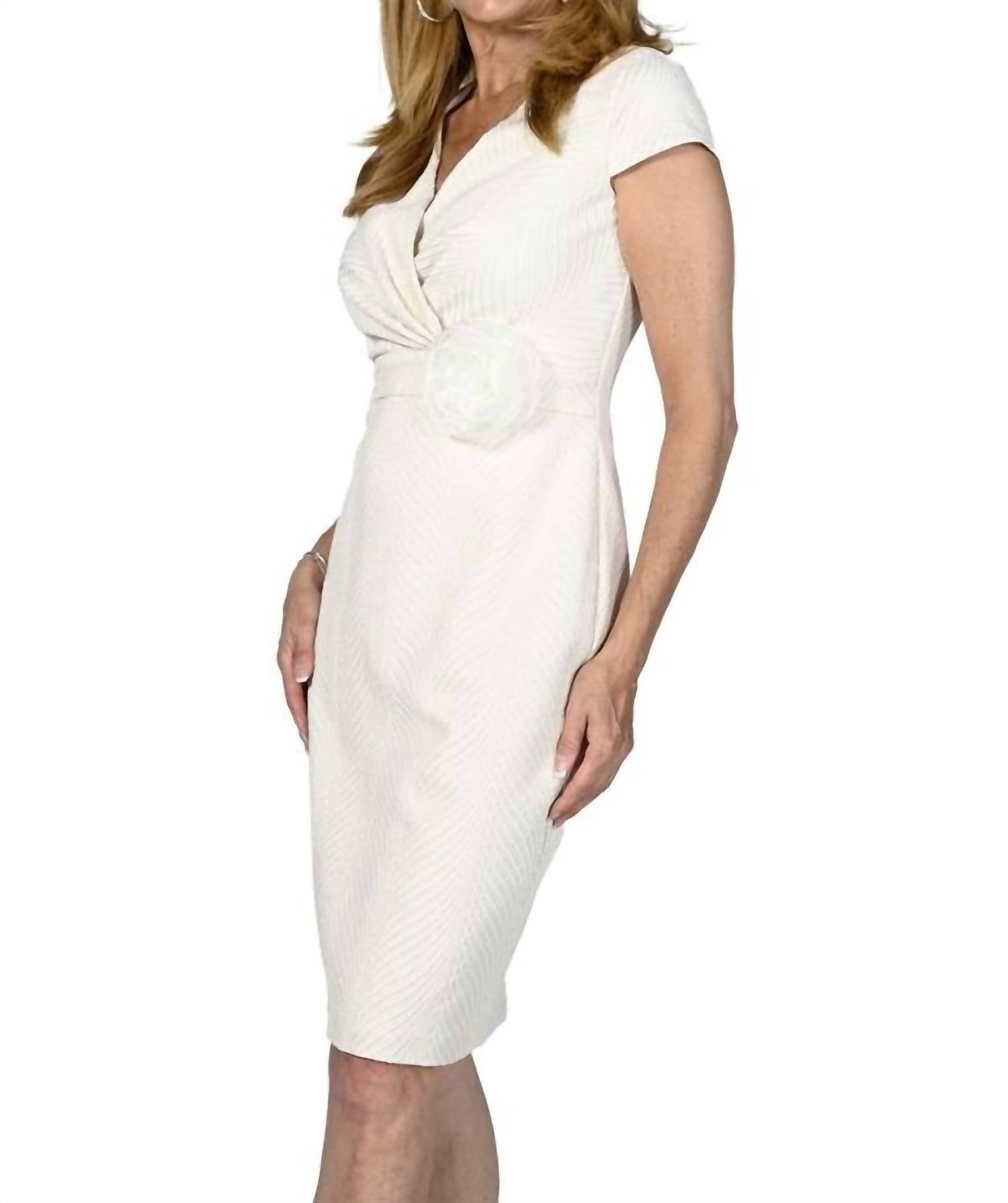 Платье из тканого кремового цвета Frank Lyman 
Платье из тканого кремового цвета Frank Lyman