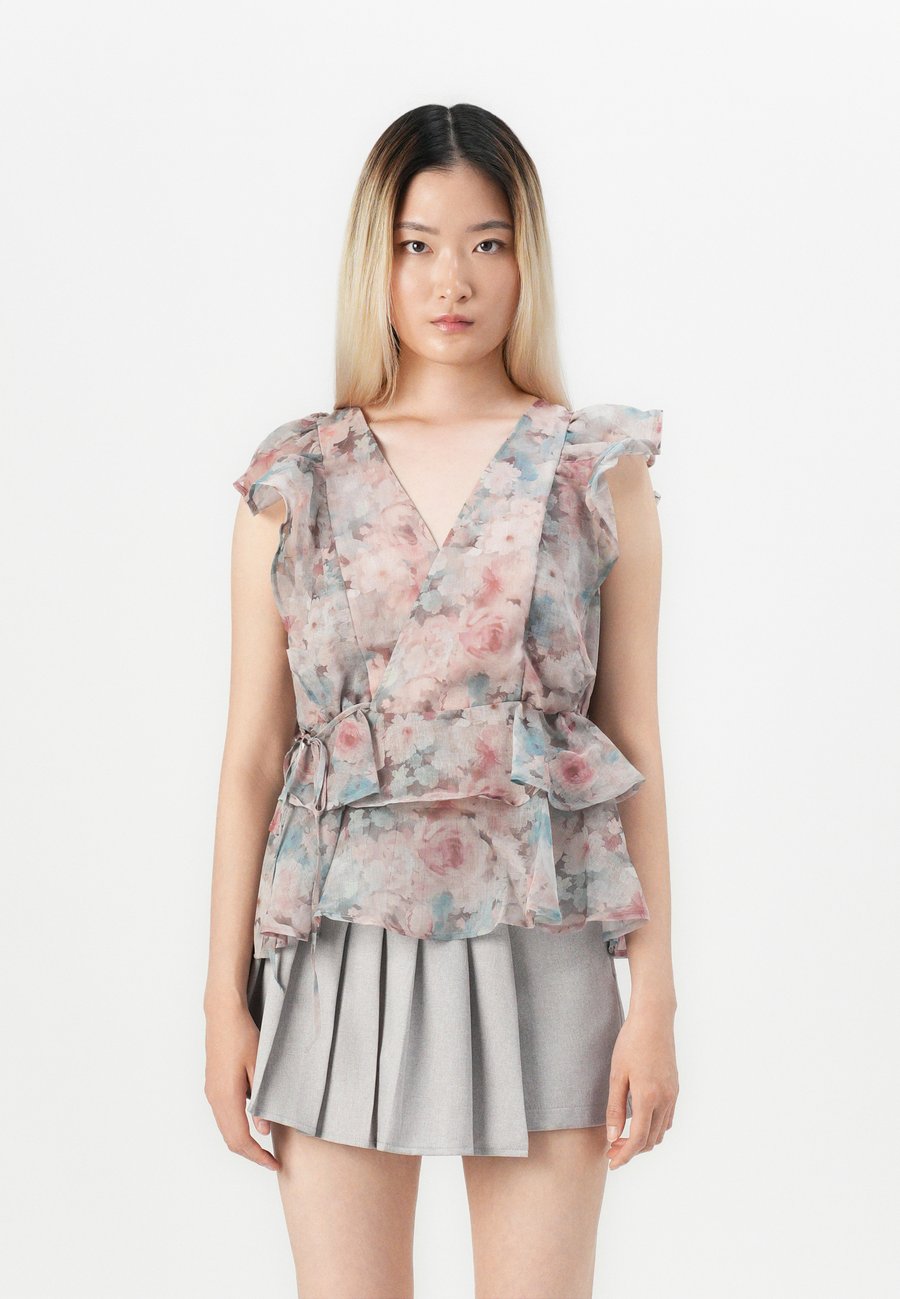 Блуза Vero Moda VMSABRINA SS FLOUNCE EXP, Burlwood/Mottled Light Pink
Блуза Vero Moda VMSABRINA SS FLOUNCE EXP, Burlwood/Mottled Light Pink