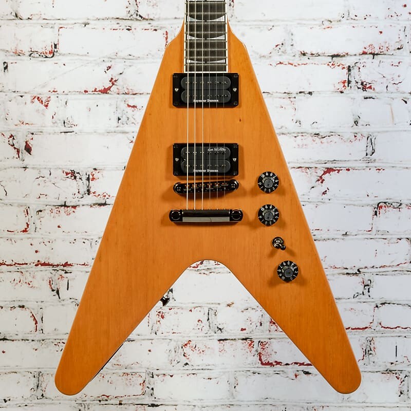 Электрогитара Gibson - Dave Mustaine Flying V EXP - Electric Guitar - Antique Natural w/ Custom Hardshell Case with Dave Mustaine Silhouette - x0264
Электрогитара Gibson - Dave Mustaine Flying V EXP - Electric Guitar - Antique Natural w/ Custom Hardshell Case with Dave Mustaine Silhouette - x0264