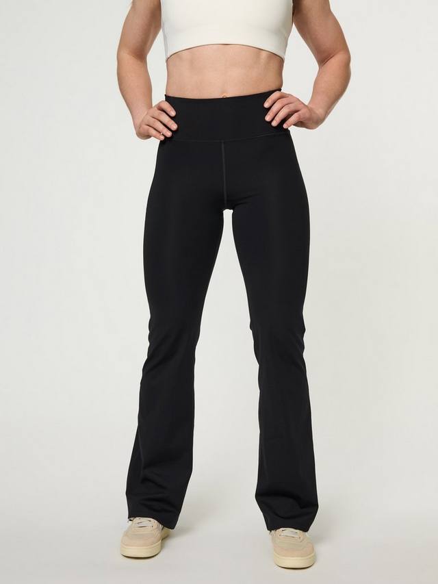 Высокие компрессионные леггинсы с расклешенным низом Girlfriend Collective, Black
Высокие компрессионные леггинсы с расклешенным низом Girlfriend Collective, Black