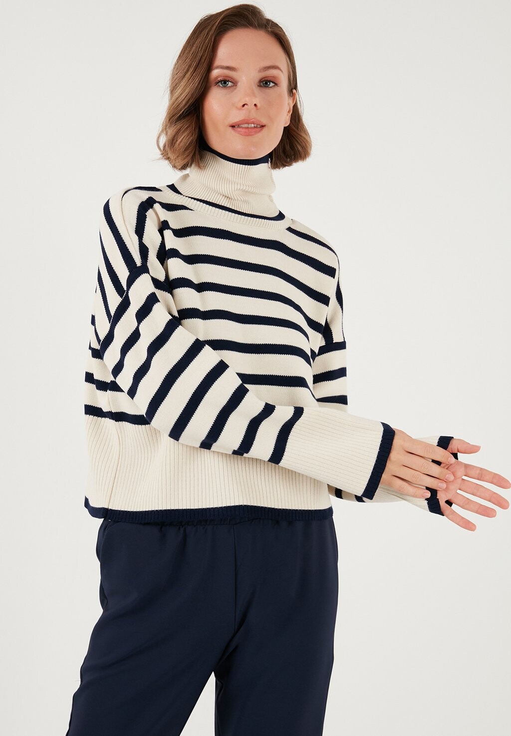 Джемпер LELA, темно-синий
Джемпер LELA, темно-синий