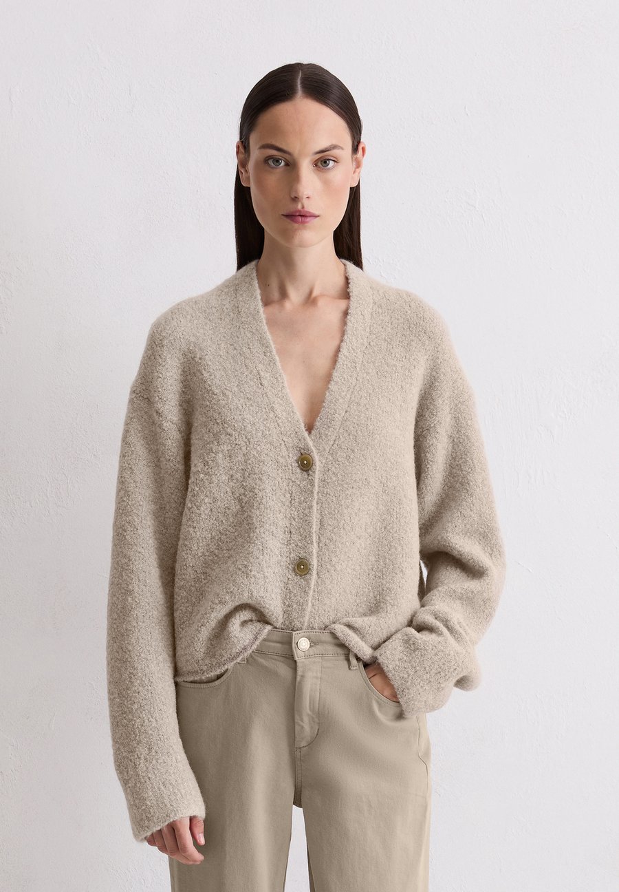 Кардиган Marc O'Polo LONGSLEEVE V-NECK, Chalky Mauve Melange/Beige
Кардиган Marc O'Polo LONGSLEEVE V-NECK, Chalky Mauve Melange/Beige