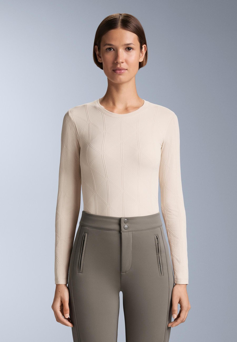 Топ OYSHO THERMAL SEAMLESS BASE LAYER T-SHIRT, Sand
Топ OYSHO THERMAL SEAMLESS BASE LAYER T-SHIRT, Sand