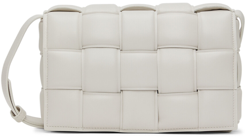 Кремового цвета сумка-кассета с мягкой подкладкой Bottega Veneta, цвет Chalk
Кремового цвета сумка-кассета с мягкой подкладкой Bottega Veneta, цвет Chalk