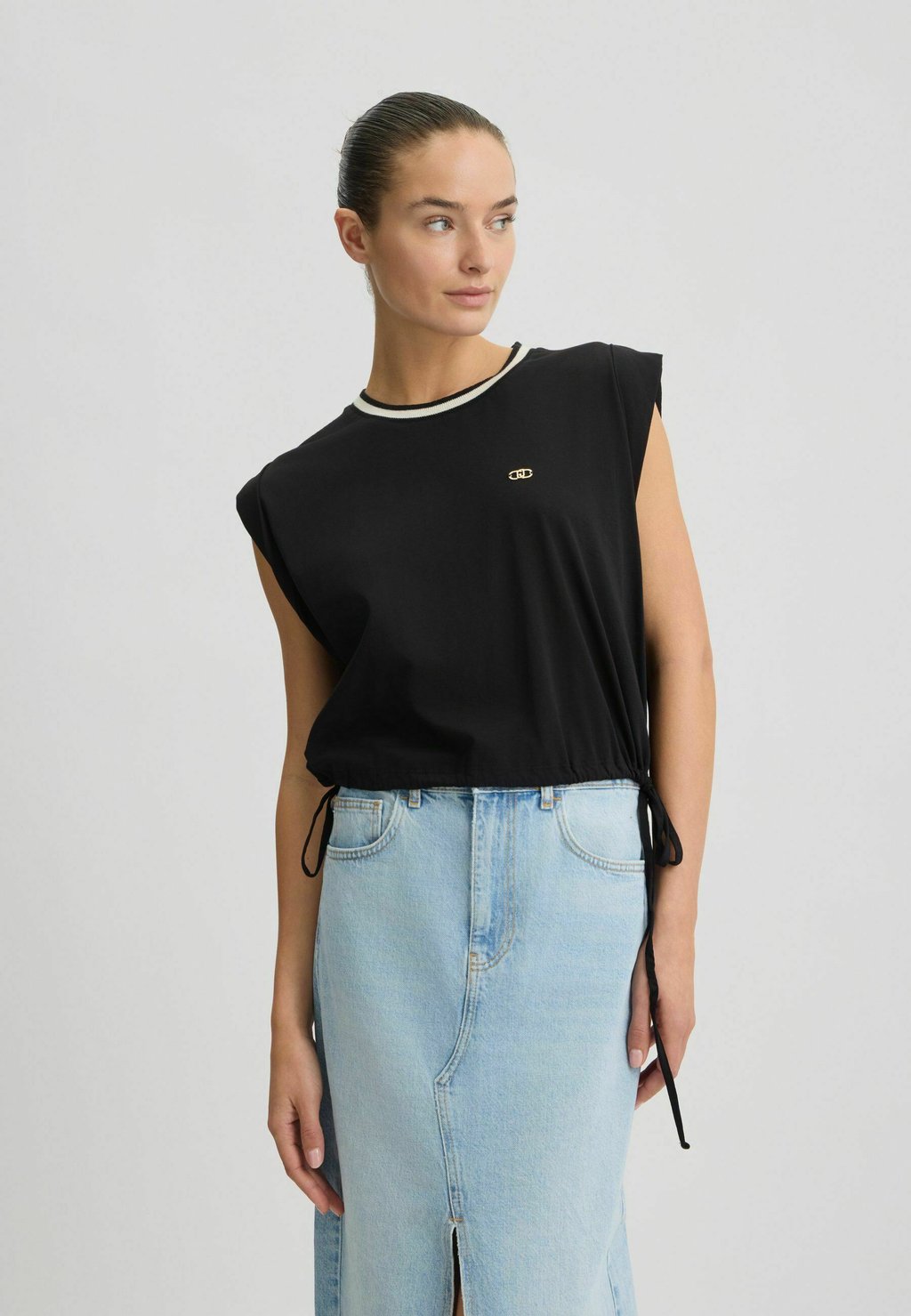 Базовая футболка LIU JO, черный
Базовая футболка LIU JO, черный