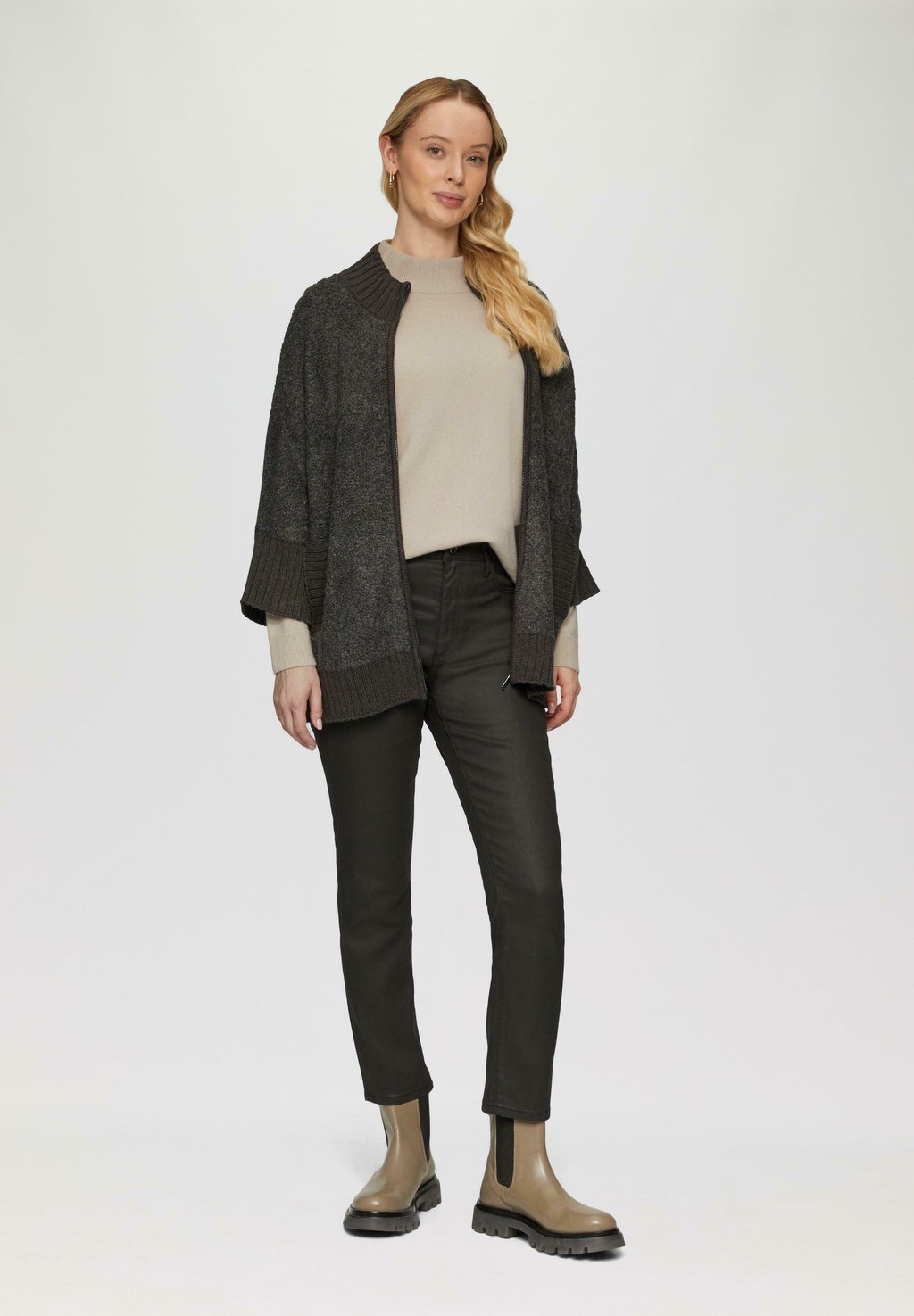 Джемпер s.Oliver BLACK LABEL, бежевый
Джемпер s.Oliver BLACK LABEL, бежевый