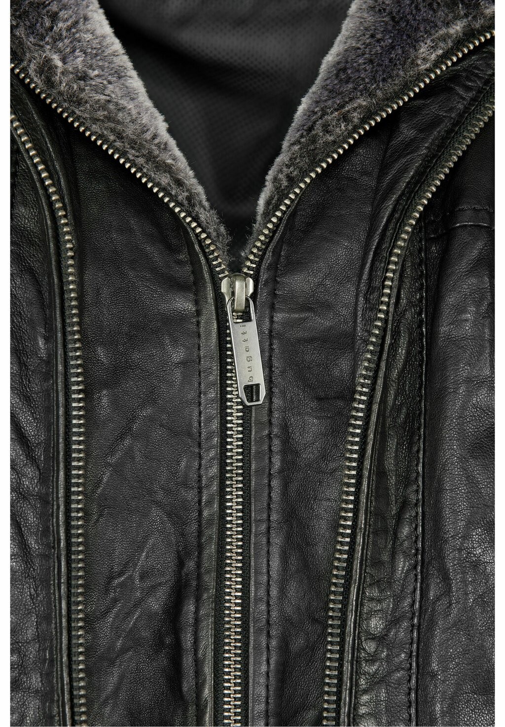 Кожаная куртка HEAVEN bugatti, черный
Кожаная куртка HEAVEN bugatti, черный