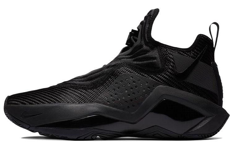 LeBron Soldier 14 черный металлик серый Nike
LeBron Soldier 14 черный металлик серый Nike