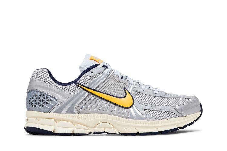 Кроссовки Air Zoom Vomero 5 'Platinum Laser Orange', серый
Кроссовки Air Zoom Vomero 5 'Platinum Laser Orange', серый