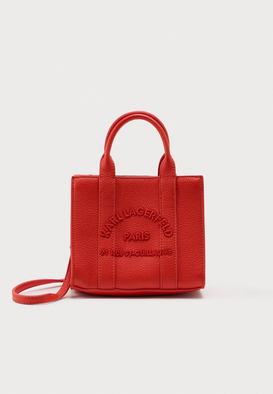 Сумка KARL LAGERFELD SQUARE TOTE, Grapefruit/Light Red
Сумка KARL LAGERFELD SQUARE TOTE, Grapefruit/Light Red