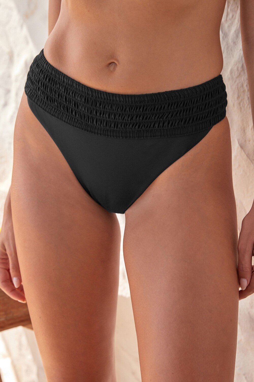 Плиссированные плавки бикини с высоким вырезом Next, черный
Плиссированные плавки бикини с высоким вырезом Next, черный