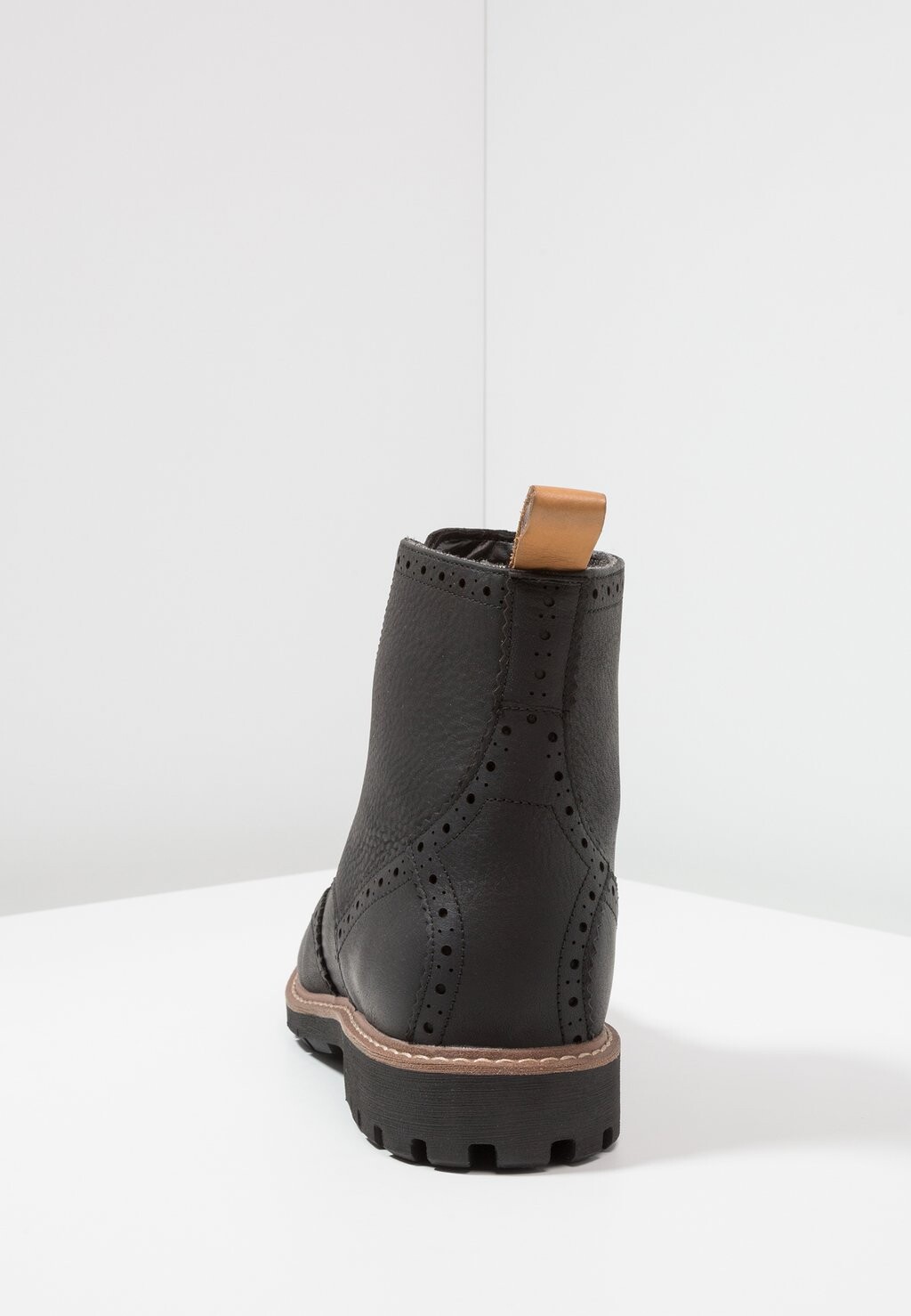 Ботильоны на шнуровке BATCOMBE LORD Clarks, черный
Ботильоны на шнуровке BATCOMBE LORD Clarks, черный