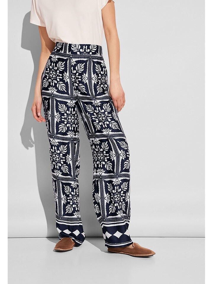 Тканевые брюки Street One, цвет dunkelblau/weiß
Тканевые брюки Street One, цвет dunkelblau/weiß