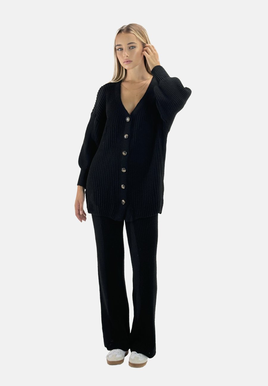 Кардиган Elara LANGESSET , Schwarz/Black
Кардиган Elara LANGESSET , Schwarz/Black