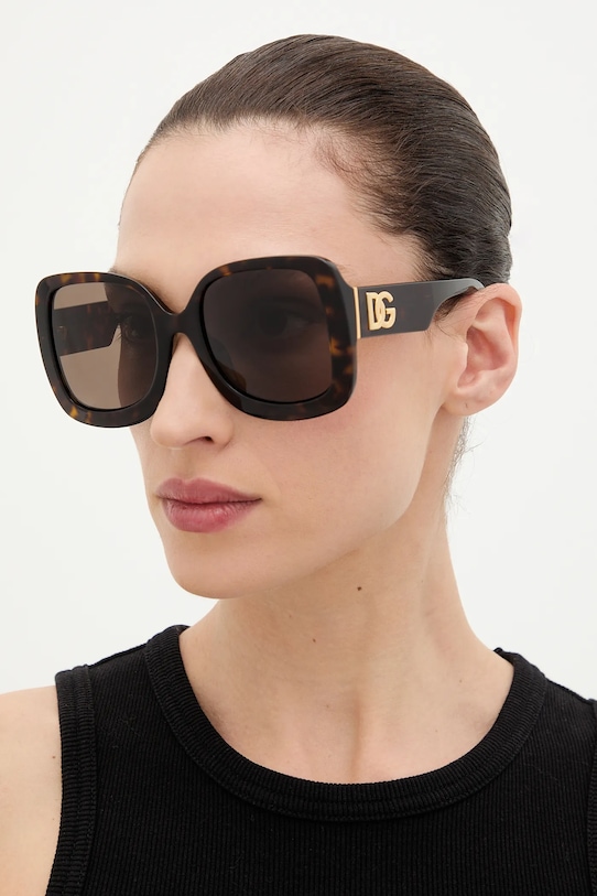 Солнцезащитные очки Dolce & Gabbana, коричневый
Солнцезащитные очки Dolce & Gabbana, коричневый