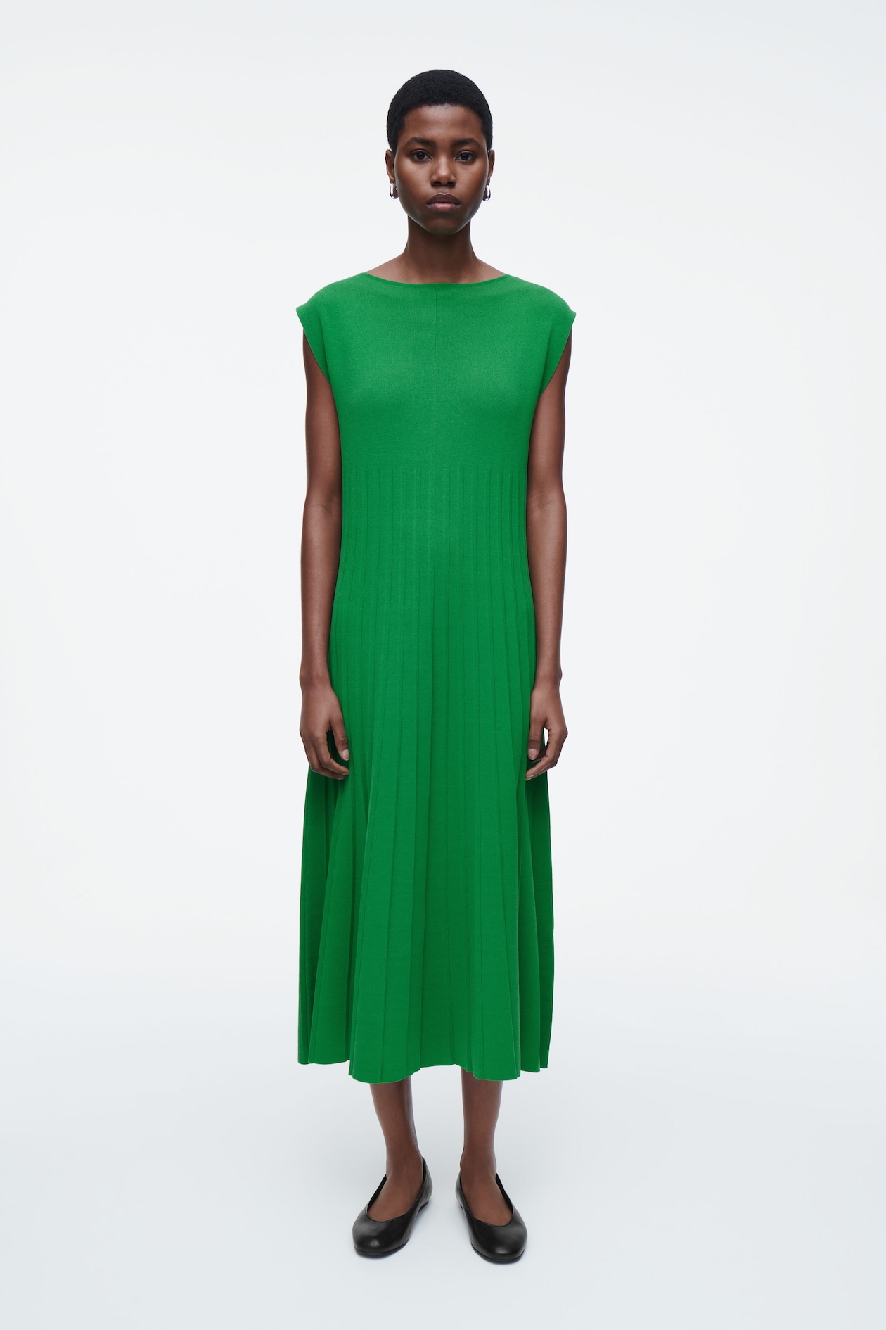 Плиссированное трикотажное платье макси COS, зеленый
Плиссированное трикотажное платье макси COS, зеленый
