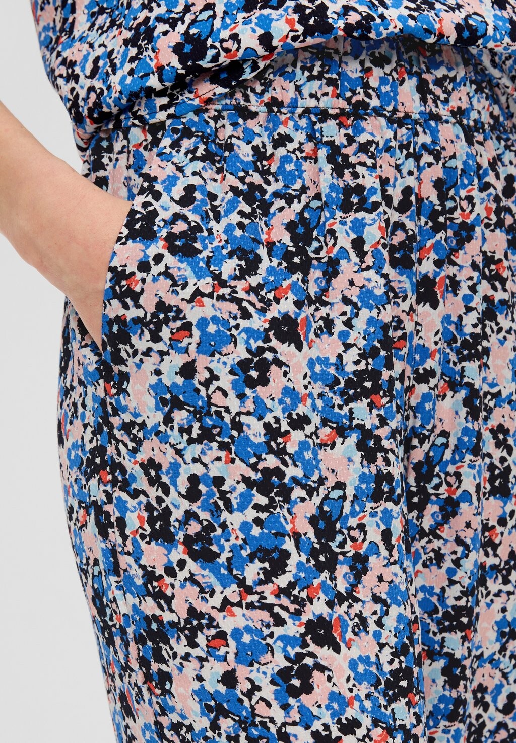 Брюки GEMUSTERTE WIDE LEG s.Oliver, синий
Брюки GEMUSTERTE WIDE LEG s.Oliver, синий