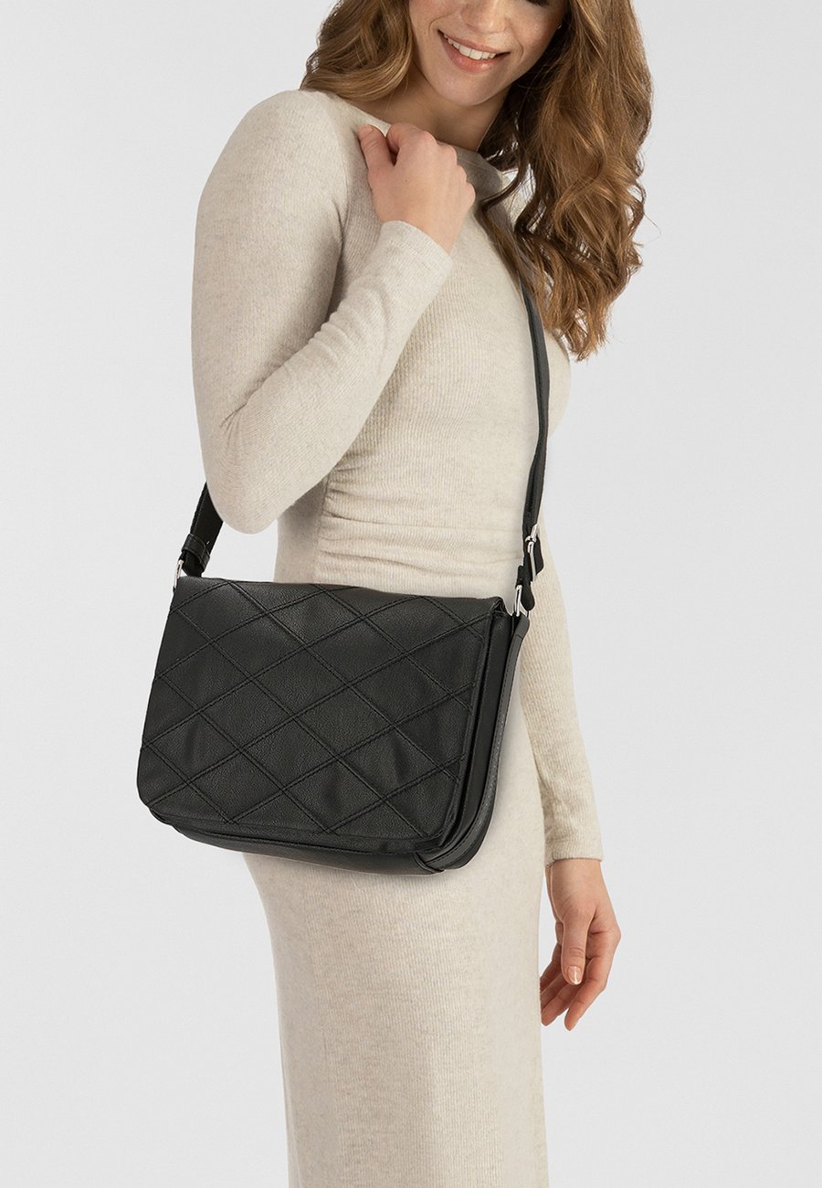 Сумка кросс-боди TOM TAILOR SKYLAR UMHÄNGE 25.5 CM, Black
Сумка кросс-боди TOM TAILOR SKYLAR UMHÄNGE 25.5 CM, Black