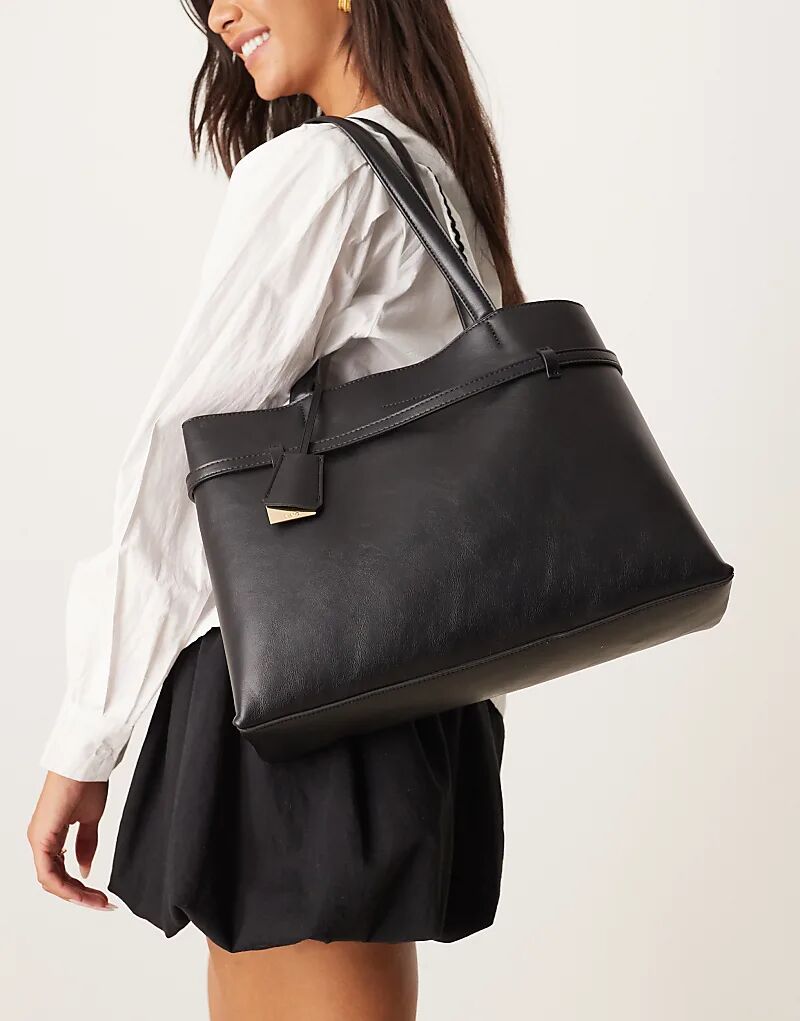 Городская сумка Mango из искусственной кожи с пряжкой, черного цвета
Городская сумка Mango из искусственной кожи с пряжкой, черного цвета