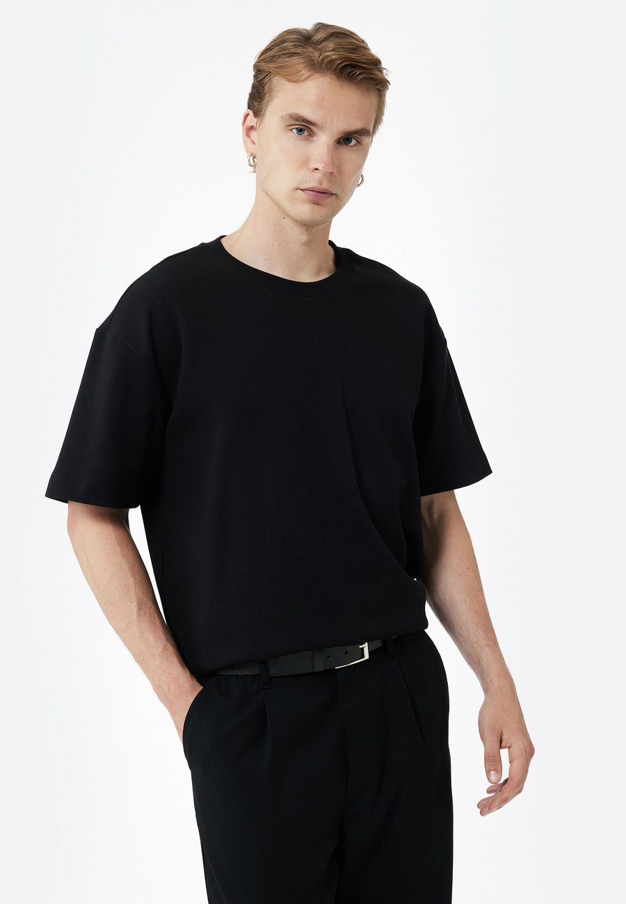 Футболка Koton Basic T-shirt, Black
Футболка Koton Basic T-shirt, Black