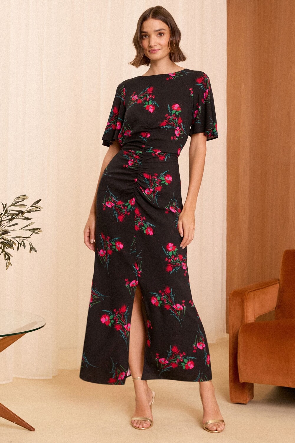 Платье миди с рукавами крылышками и сборками Love & Roses, черный
Платье миди с рукавами крылышками и сборками Love & Roses, черный