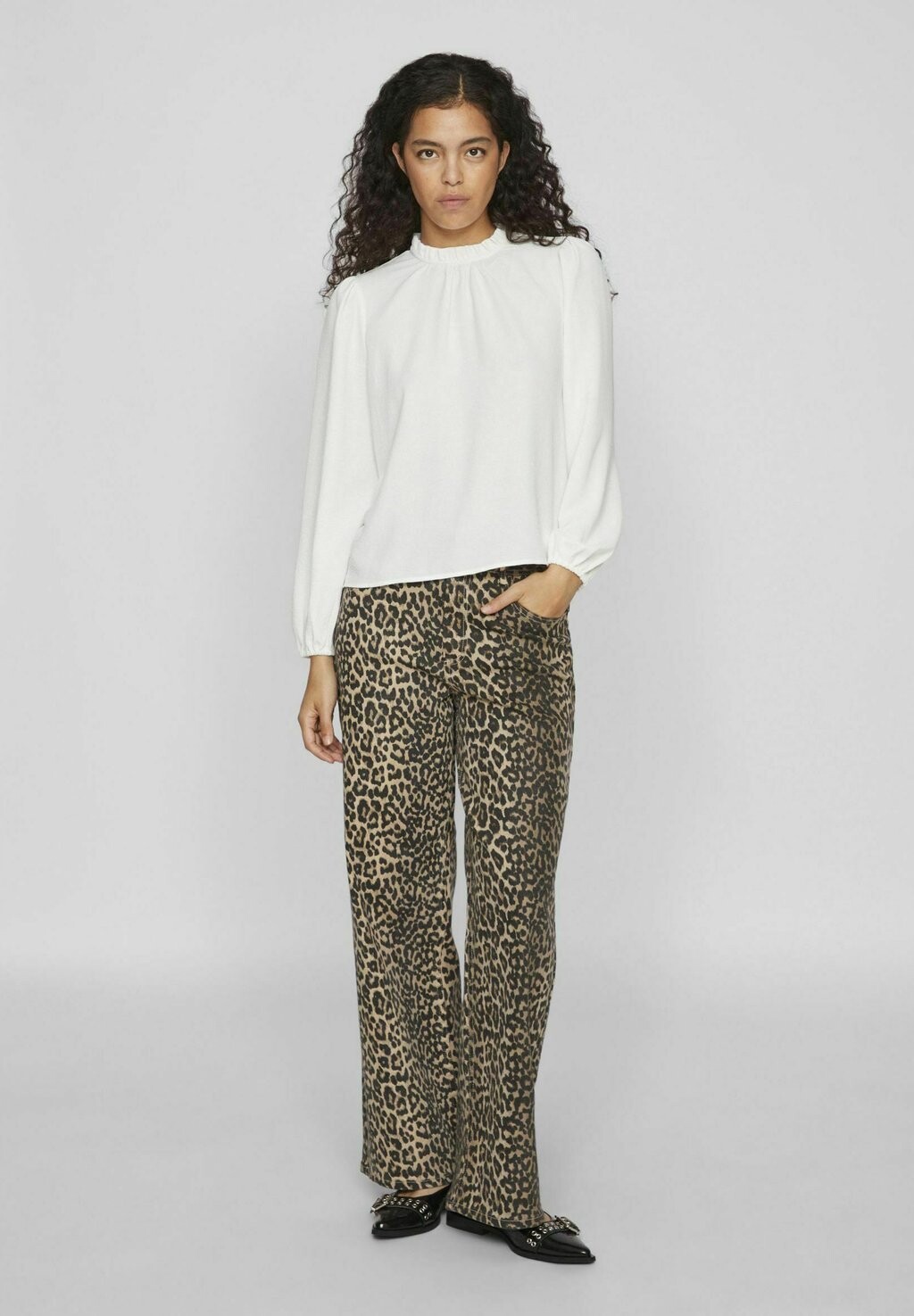 Блуза MIT LANGEN ÄRMELN HIGH NECK VILA, кремовый 
Блуза MIT LANGEN ÄRMELN HIGH NECK VILA, кремовый