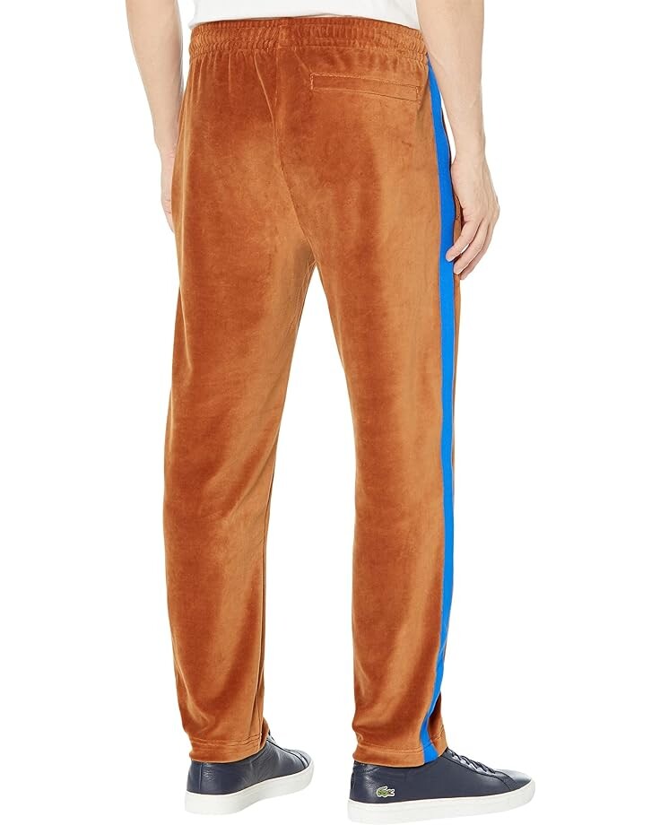 Брюки Lacoste Regular Fit Sweatpants with Logo Emblem and Contrast Tape Leg Detail, цвет Liquor
Брюки Lacoste Regular Fit Sweatpants with Logo Emblem and Contrast Tape Leg Detail, цвет Liquor