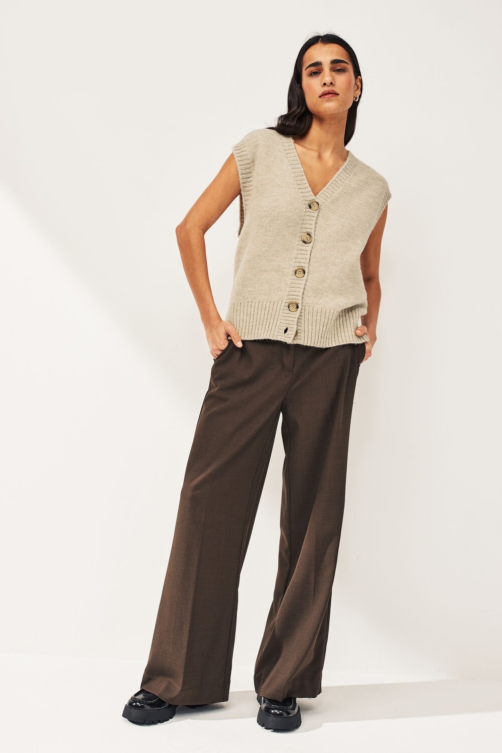 Трикотажная футболка без рукавов с пуговицами спереди Next, мультиколор
Трикотажная футболка без рукавов с пуговицами спереди Next, мультиколор