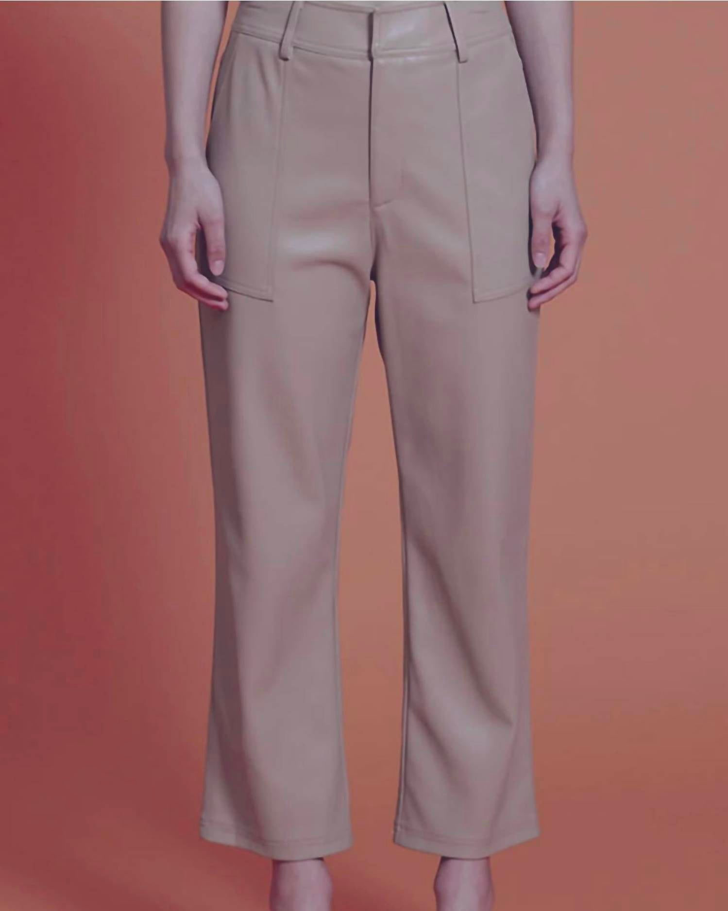 Джинсовые брюки Jennifer из искусственной кожи в бежевом цвете LUCY PARIS 
Джинсовые брюки Jennifer из искусственной кожи в бежевом цвете LUCY PARIS