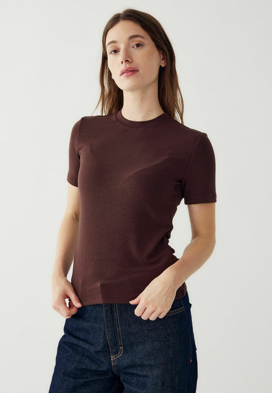 Футболка Noella LIDIE SS, Chocolate/Brown, Коричневый, Футболка Noella LIDIE SS, Chocolate/Brown
Футболка Noella LIDIE SS, Chocolate/Brown, Коричневый, Футболка Noella LIDIE SS, Chocolate/Brown