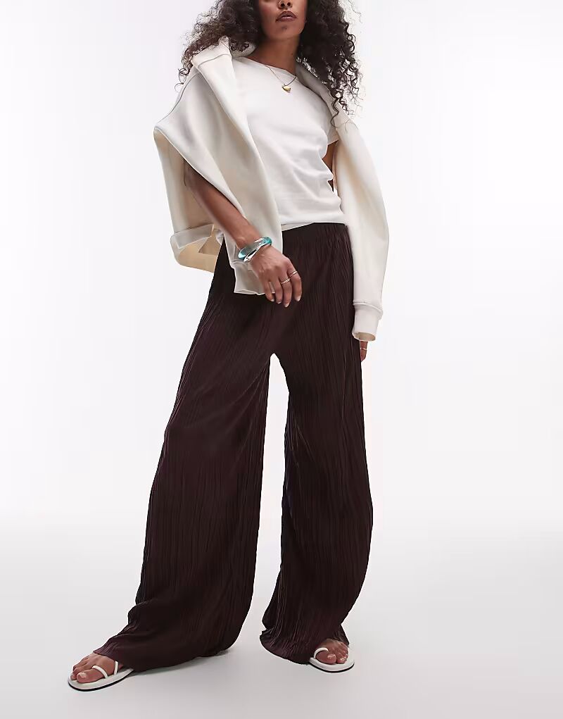Широкие брюки Topshop с мятой отделкой бордового цвета
Широкие брюки Topshop с мятой отделкой бордового цвета