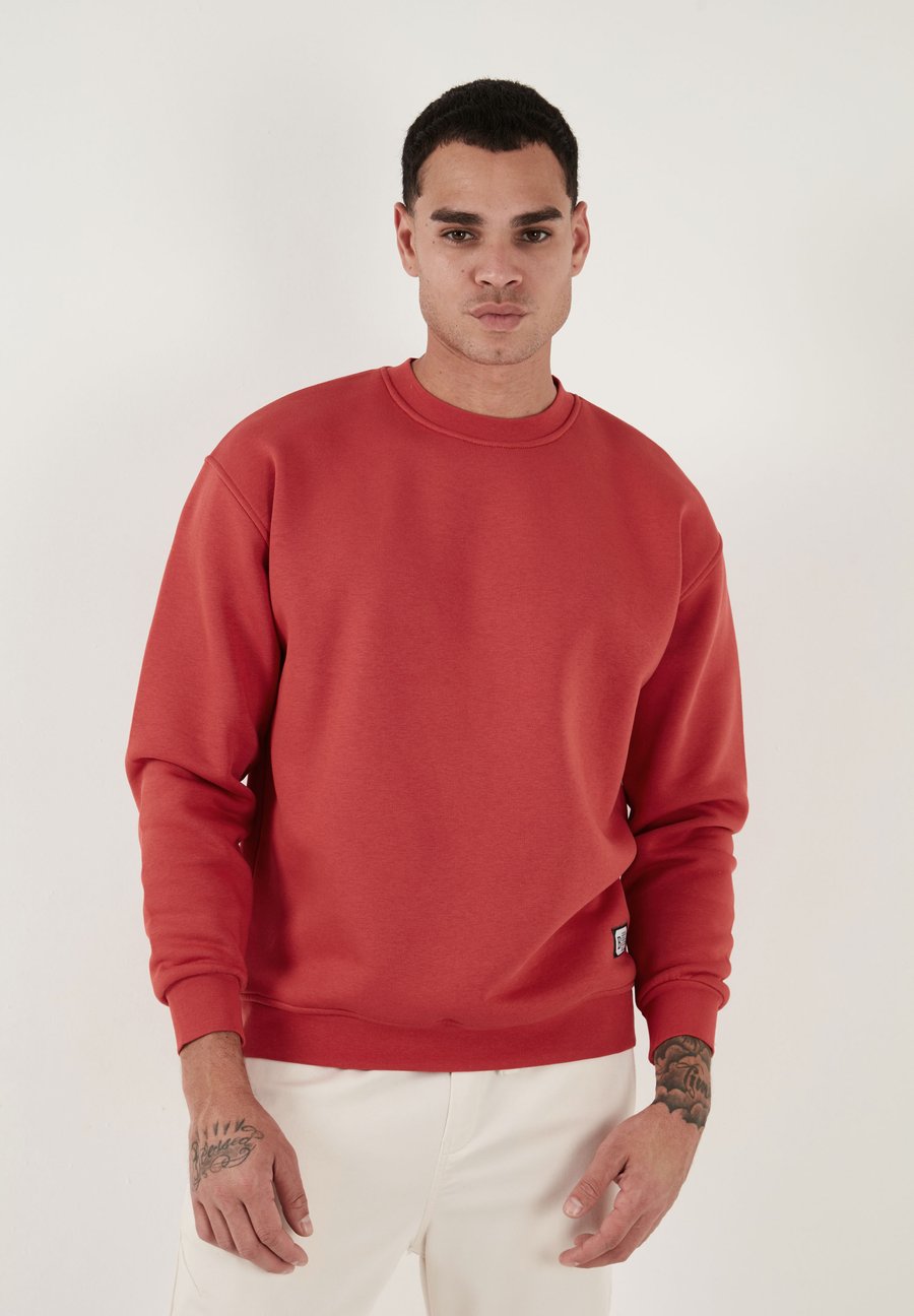 Толстовка Buratti Sweatshirt, Light Red
Толстовка Buratti Sweatshirt, Light Red