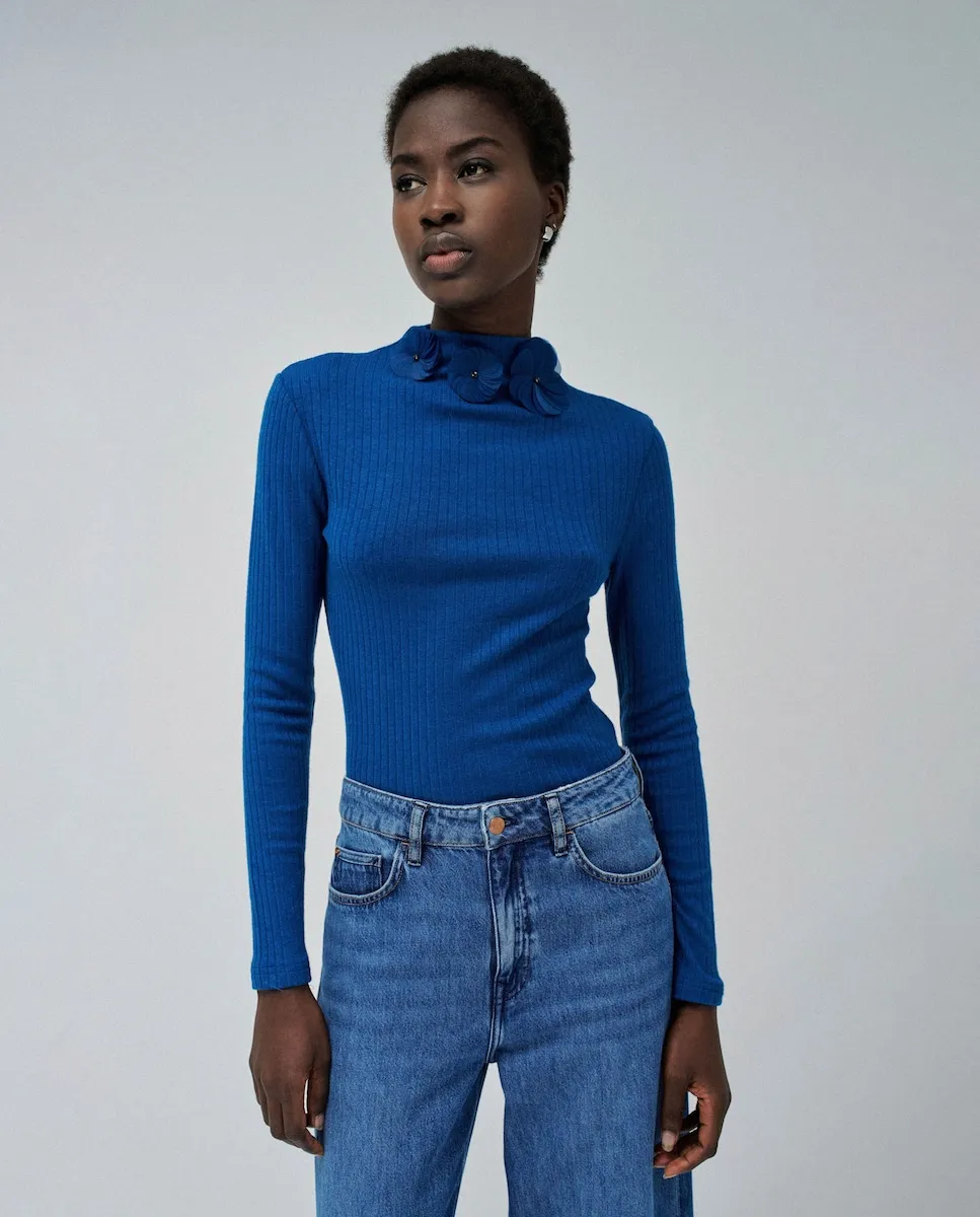 Женская футболка с цветочным декором на воротнике Salsa Jeans, синий
Женская футболка с цветочным декором на воротнике Salsa Jeans, синий