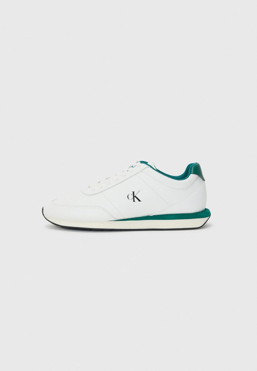 Кроссовки Calvin Klein Jeans RETRO RUNNER, Bright White/Galapagos/White
Кроссовки Calvin Klein Jeans RETRO RUNNER, Bright White/Galapagos/White