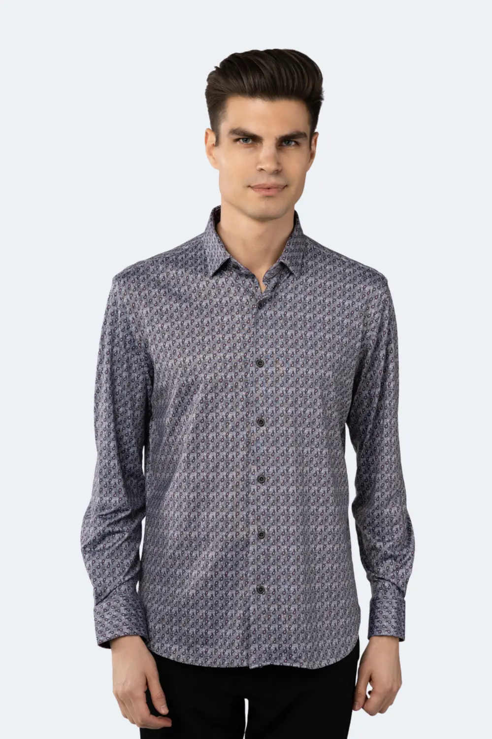 Серо-белые разрезы и красная рубашка с пейсли Luchiano Visconti, мультиколор
Серо-белые разрезы и красная рубашка с пейсли Luchiano Visconti, мультиколор