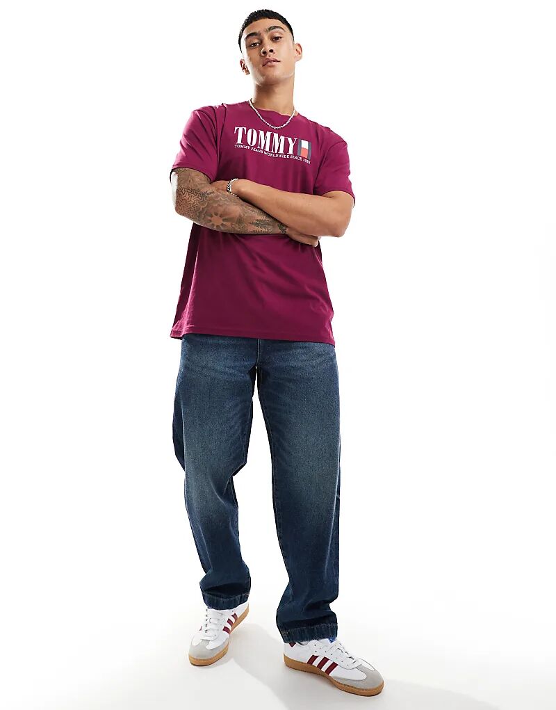 Футболка с большим логотипом цвета фуксии Tommy Jeans
Футболка с большим логотипом цвета фуксии Tommy Jeans