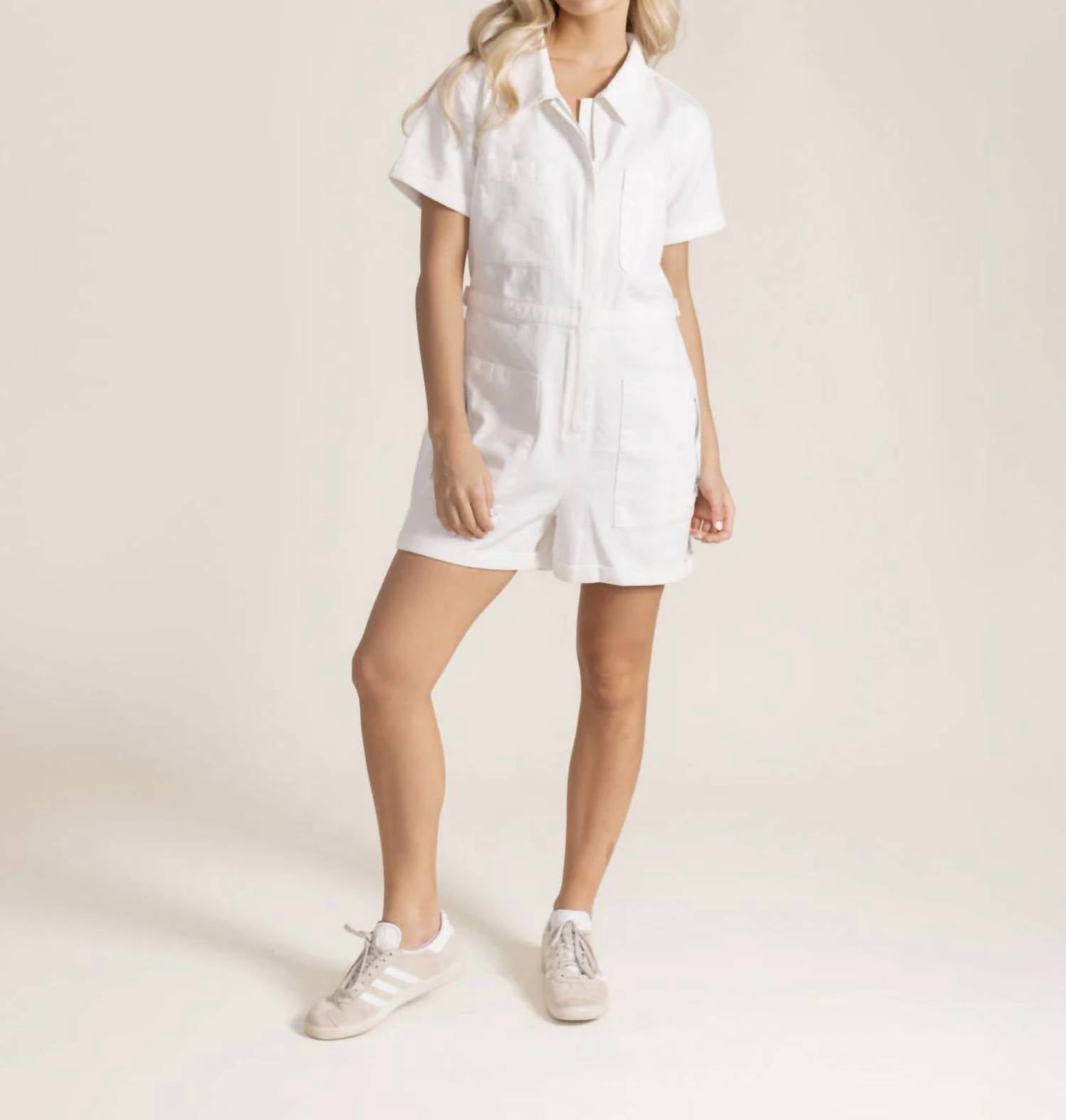 Комбинезон Alicia в белом цвете S'edge
Комбинезон Alicia в белом цвете S'edge