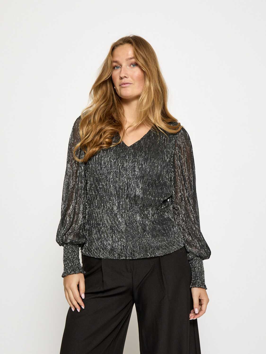 Minus Топ 'Mavena' в черном цвете
Minus Топ 'Mavena' в черном цвете