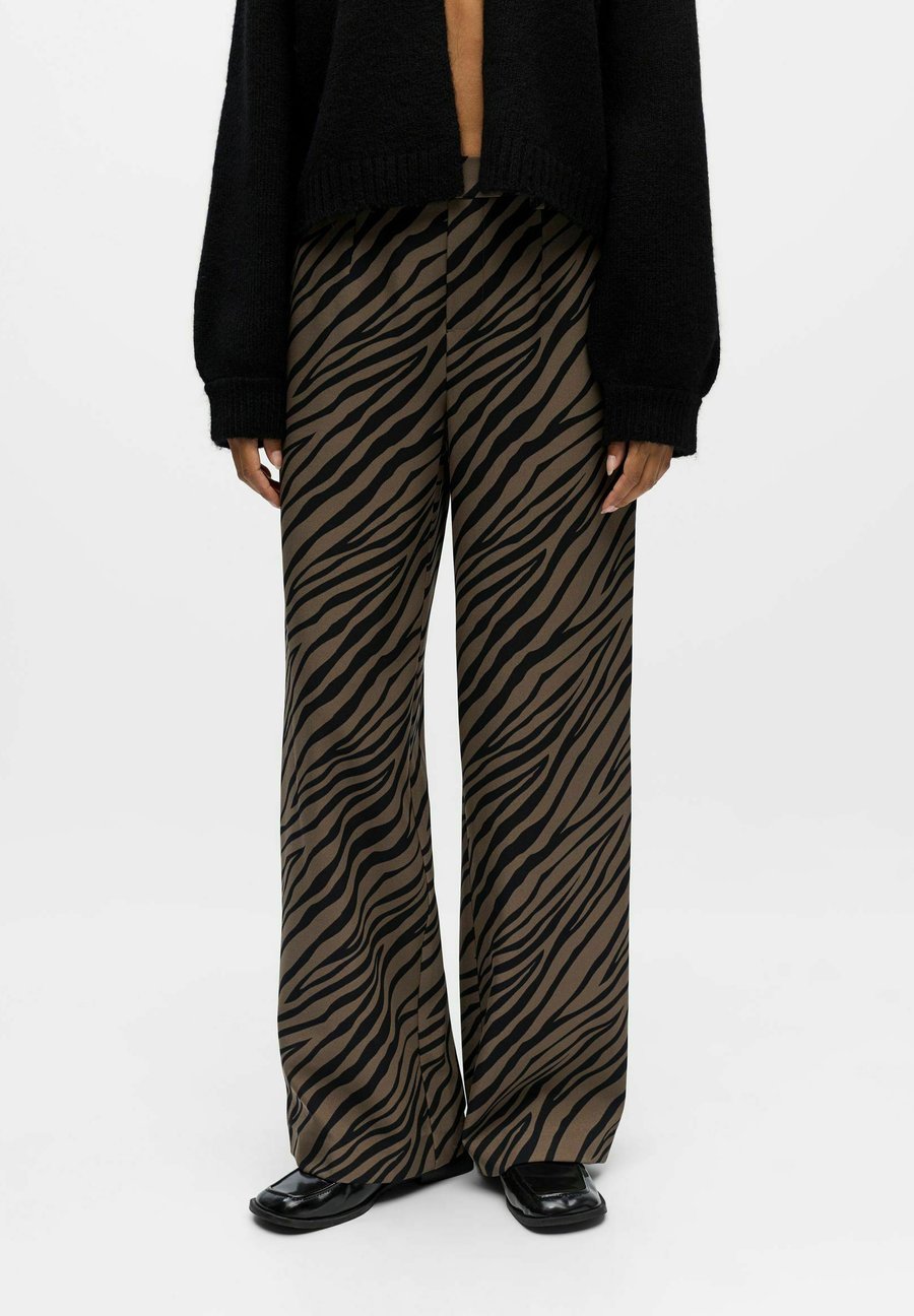 Брюки Object OBJLISA WIDE AOP , Black
Брюки Object OBJLISA WIDE AOP , Black