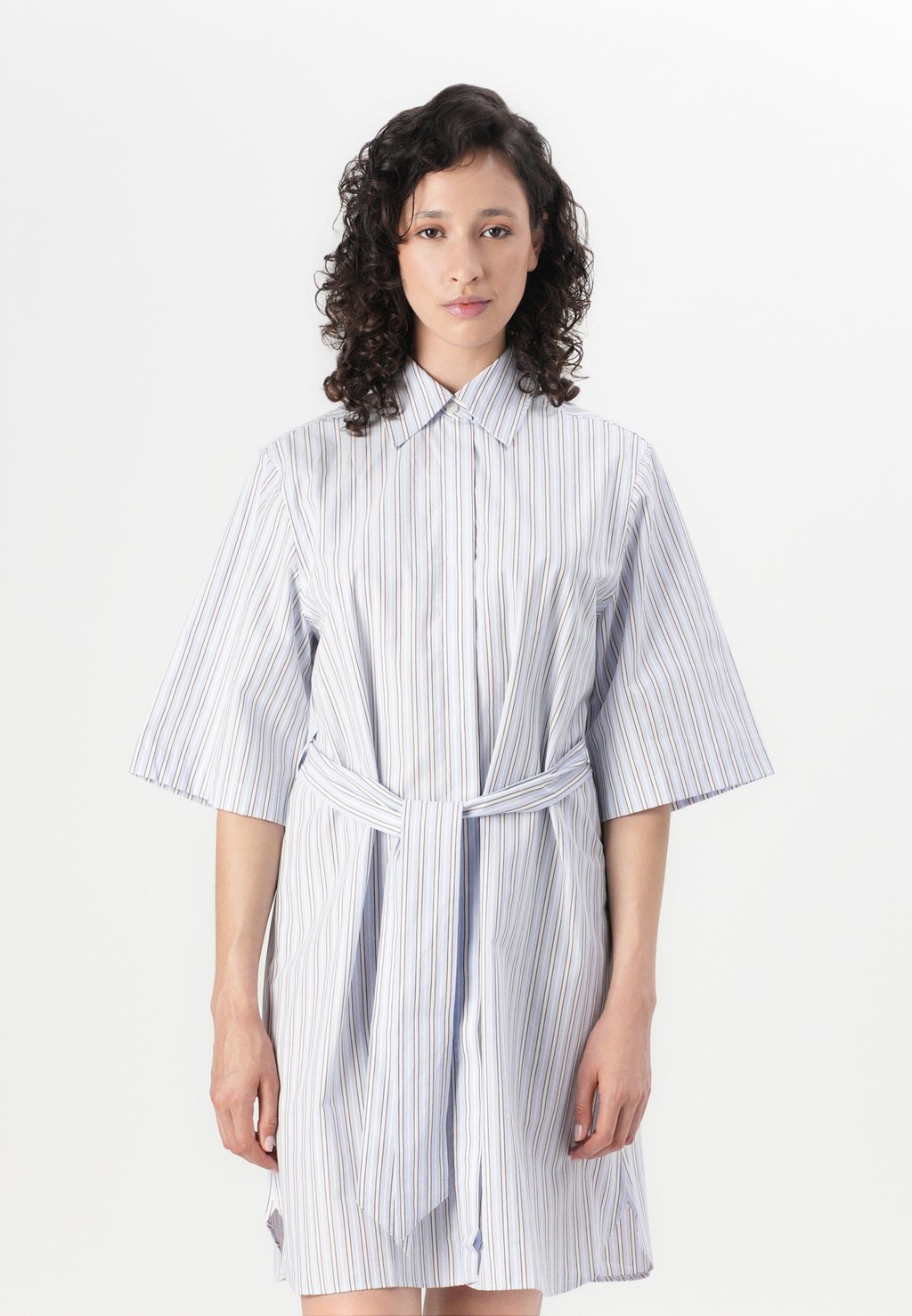 Платье-рубашка SLFELLEN STRIPED BOXY SHIRT DRESS Selected Femme, синий 
Платье-рубашка SLFELLEN STRIPED BOXY SHIRT DRESS Selected Femme, синий